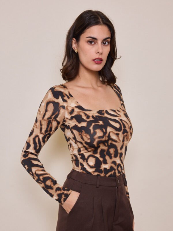 Leopard top