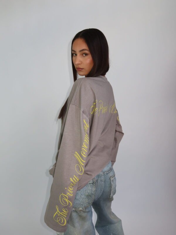 LONGSLEEVE ‘THE PRIORITY MOVEMENT’ TAUPE